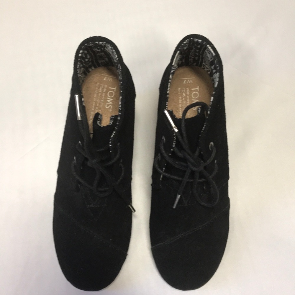 BNWOB TOMS black suede booties